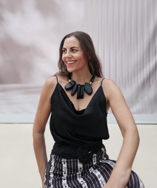 Alternative view of Collar madera Poniente
