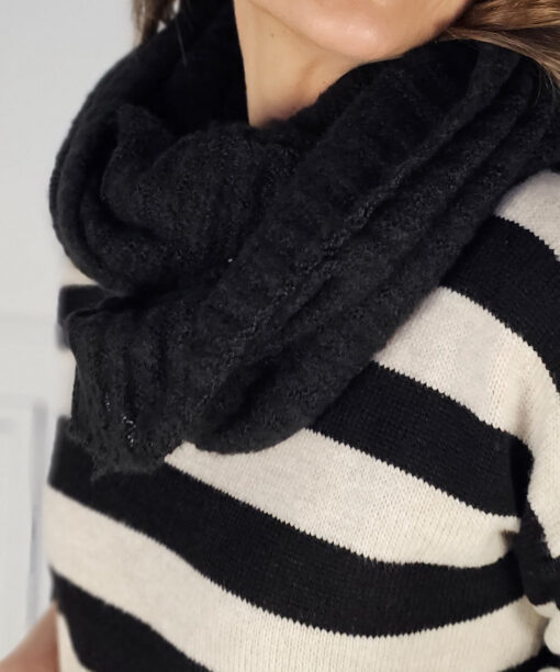 Alternative view of Cuello Salomé