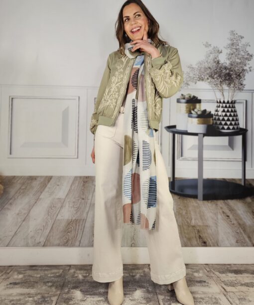 Alternative view of Pañuelo Elizabeth