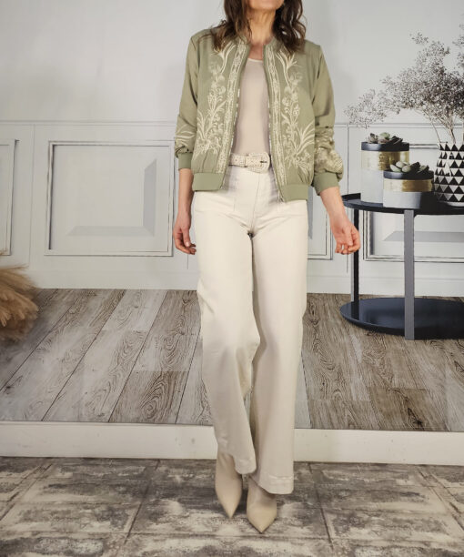 Alternative view of Vaquero Vivienne