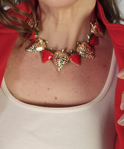 Alternative view of Choker Strawberries