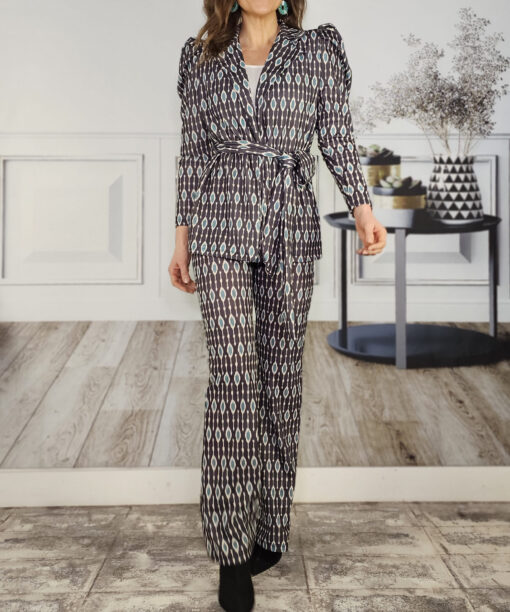 Alternative view of Traje Sakura