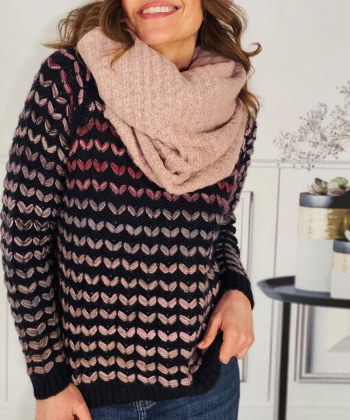 Alternative view of Cuello Salomé