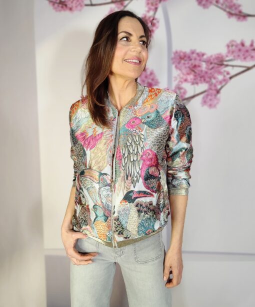 Alternative view of Bomber Tapiz