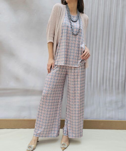 Conjunto pantalón gris y rosa