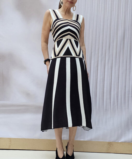 Alternative view of Vestido Tricolor Fuenterrabía