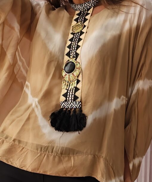 Alternative view of Collar étnico Golden