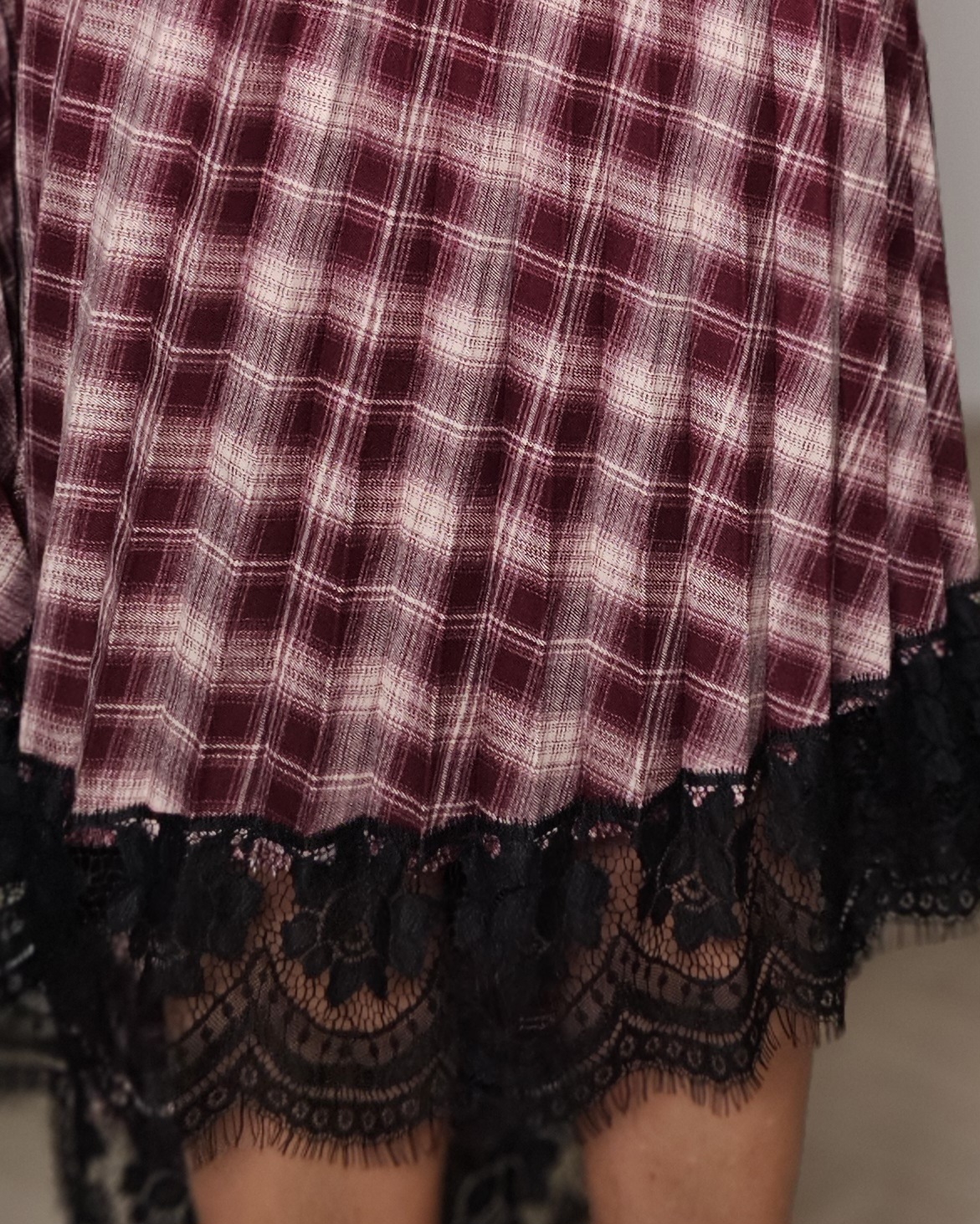 Falda cuadros plisada y encaje Rioja - Imagen 5
