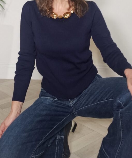 Alternative view of Sueter collar Julia