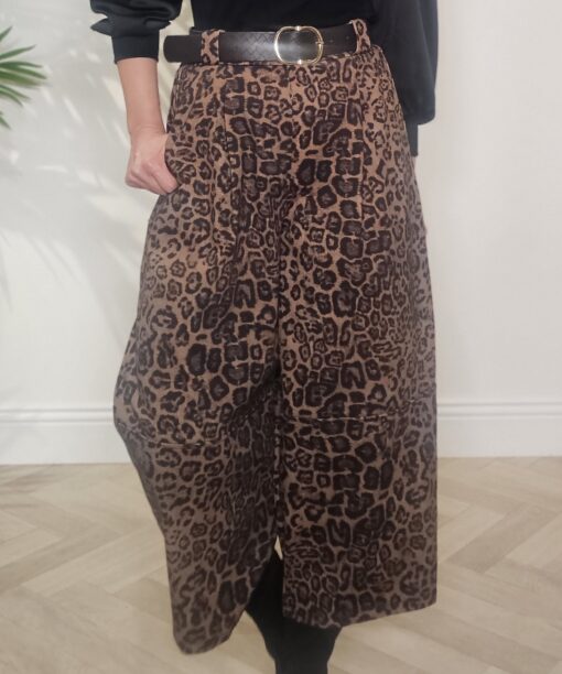 Alternative view of Pantalón leopardo